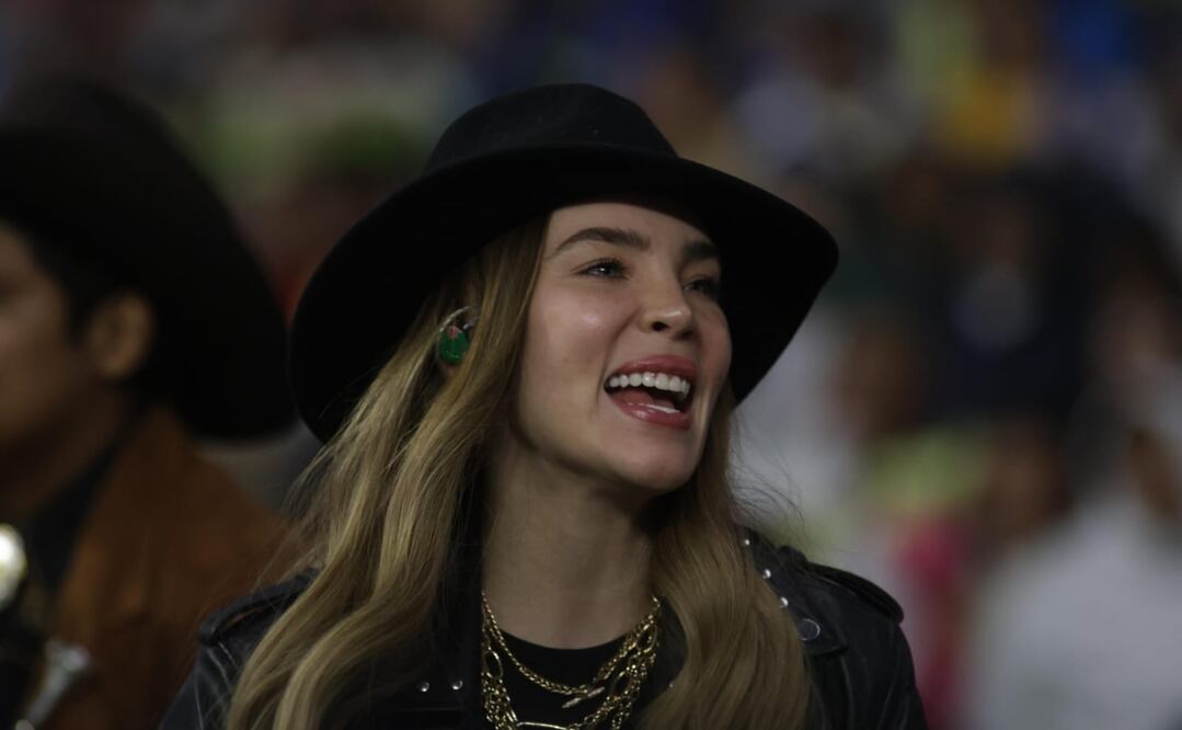 Belinda en el Estadio Azteca, durante la Final de Ida de la Liga MX Femenil - Foto: Carlos Mejía/ EL UNIVERSAL