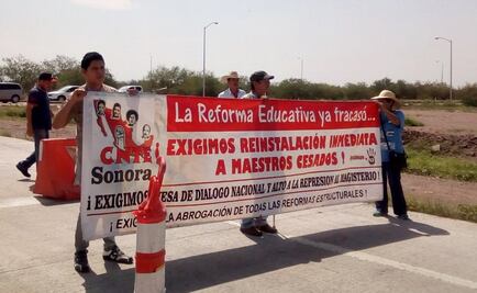 Bloquea CNTE carretera internacional en Sonora