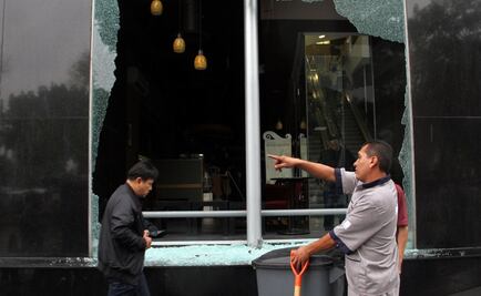 Reportan dos policías heridos tras marcha por los 43