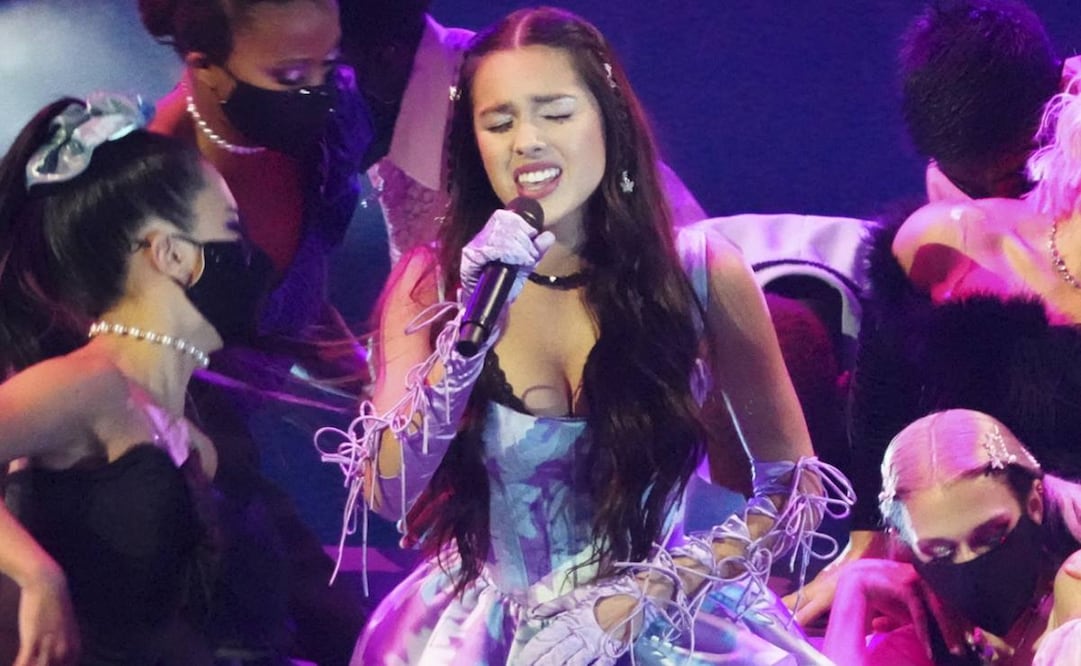 Rodrigo, de 19 años, podría repetir el rotundo triunfo de Billie Eilish hace dos años este domingo en Las Vegas.