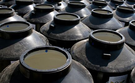 Vecinos de Azcapotzalco se manifiestan por falta de tinacos ante megacorte