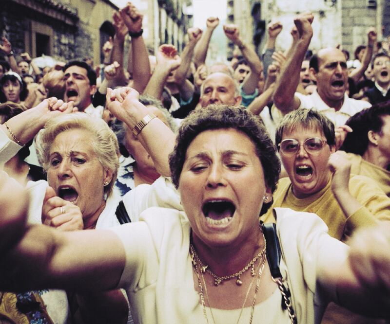 El filme sobre los disturbios y secuestros de la organización terrorista se encuentra disponible a través de Atresmedia TV. ATRESMEDIA TV