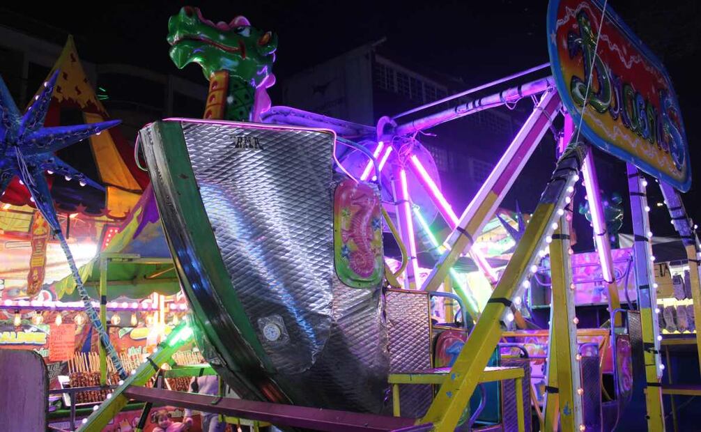 Los juegos mecánicos no solo son para niños, y si eres tan valiente como para subirte a un par, disfrutarás esta zona del tianguis. (29/10/2024). Foto: Alejandra Ortiz / EL UNIVERSAL