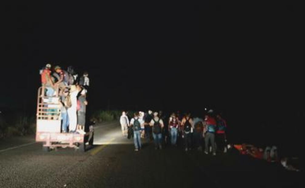 Tras bloqueo, caravana migrante continúa marcha a Oaxaca