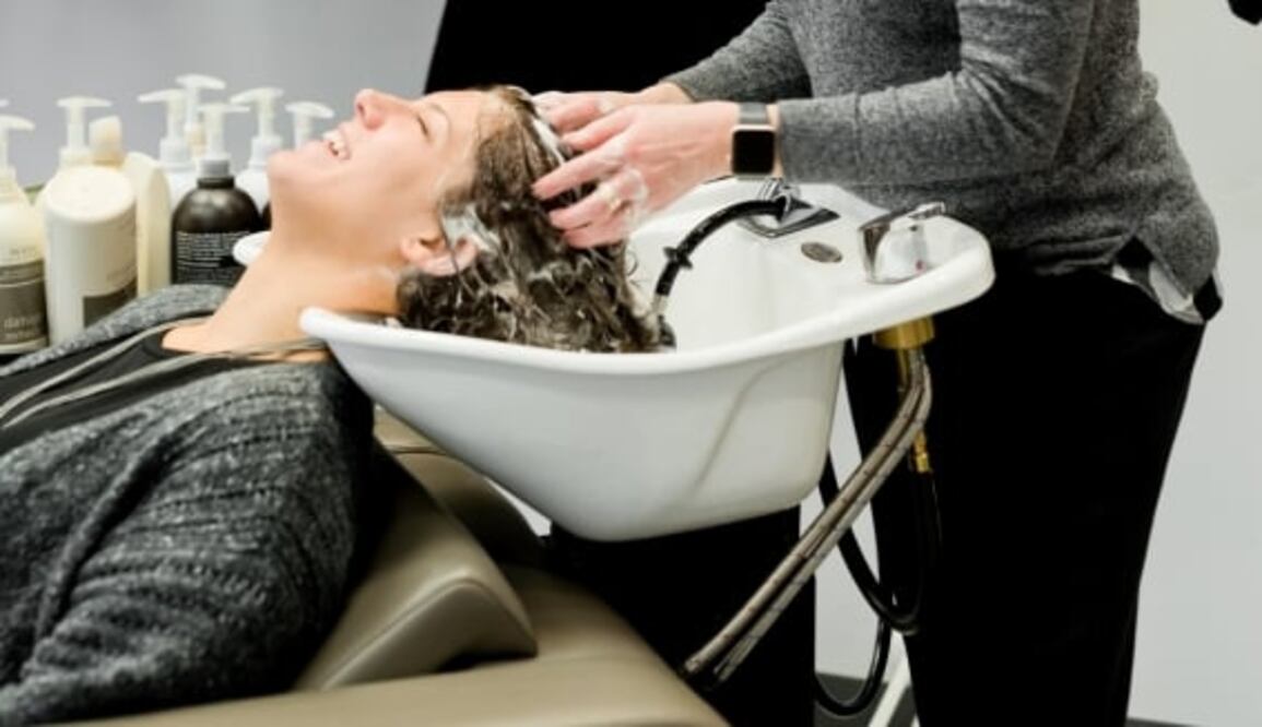 Descubre cuáles son los beneficios de lavar tu cabello con ese ritual japonés. Foto: Pexels