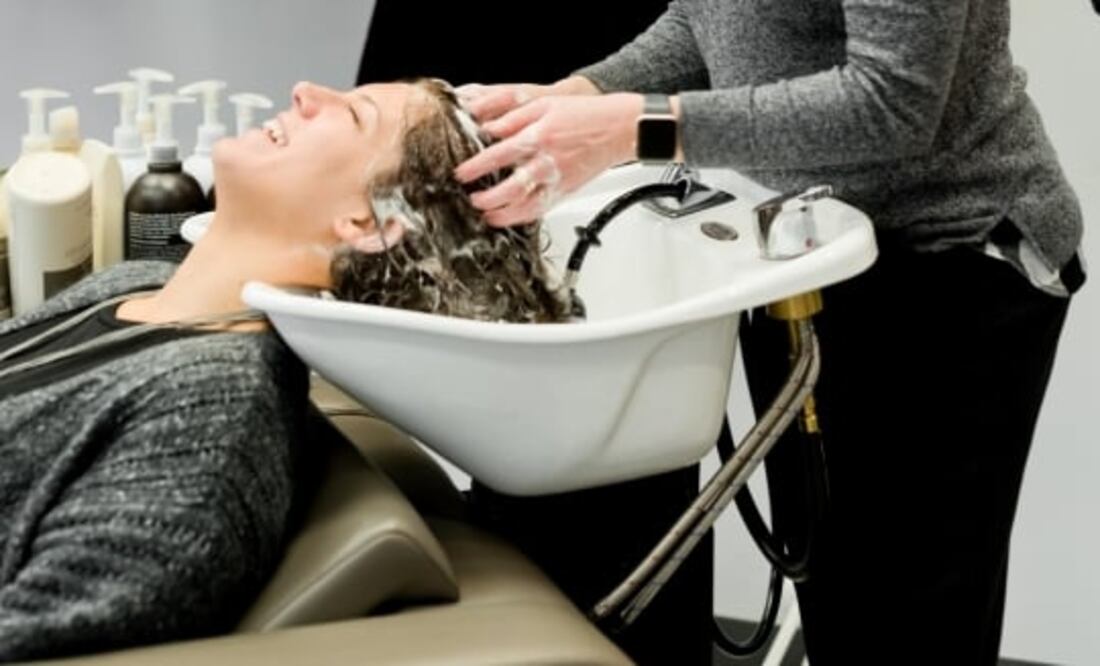 Descubre cuáles son los beneficios de lavar tu cabello con ese ritual japonés. Foto: Pexels