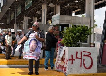 ¿Cuál es el miedo al GIEI? Padres de los 43 de Ayotzinapa protestan en Guerrero a 11 años de desaparición de sus hijos