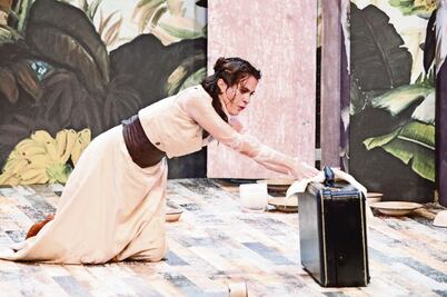 Cien años de llanto y risa con Señorita Julia