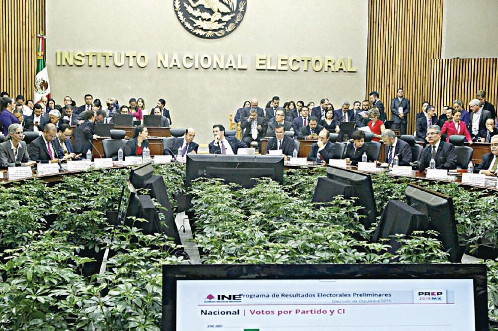 El INE pondrá a disposición del público una sección de currículum de su personal en su portal, para cumplir con la Ley General de Transparencia (ARCHIVO. EL UNIVERSAL)