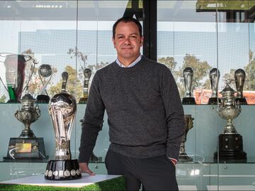 Santiago Baños lanza mensaje que calienta a los 'Chivahermanos': Henry es mejor que Chicharito