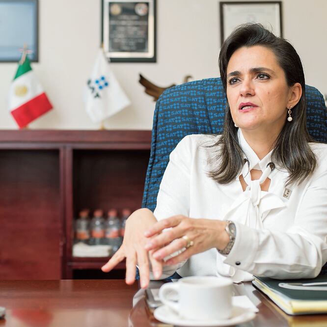 Margarita Ríos-Farjat, jefa del SAT, pidió el compromiso de los mexicanos y del sector empresarial para conocer más el sistema fiscal del país. ARCHIVO EL UNIVERSAL
