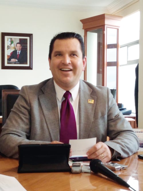 David Sánchez Guevara (izq.) fue presidente municipal de Naucalpan en el trienio 2012-2015; renunció al cargo para buscar una diputación federal (ARCHIVO EL UNIVERSAL)