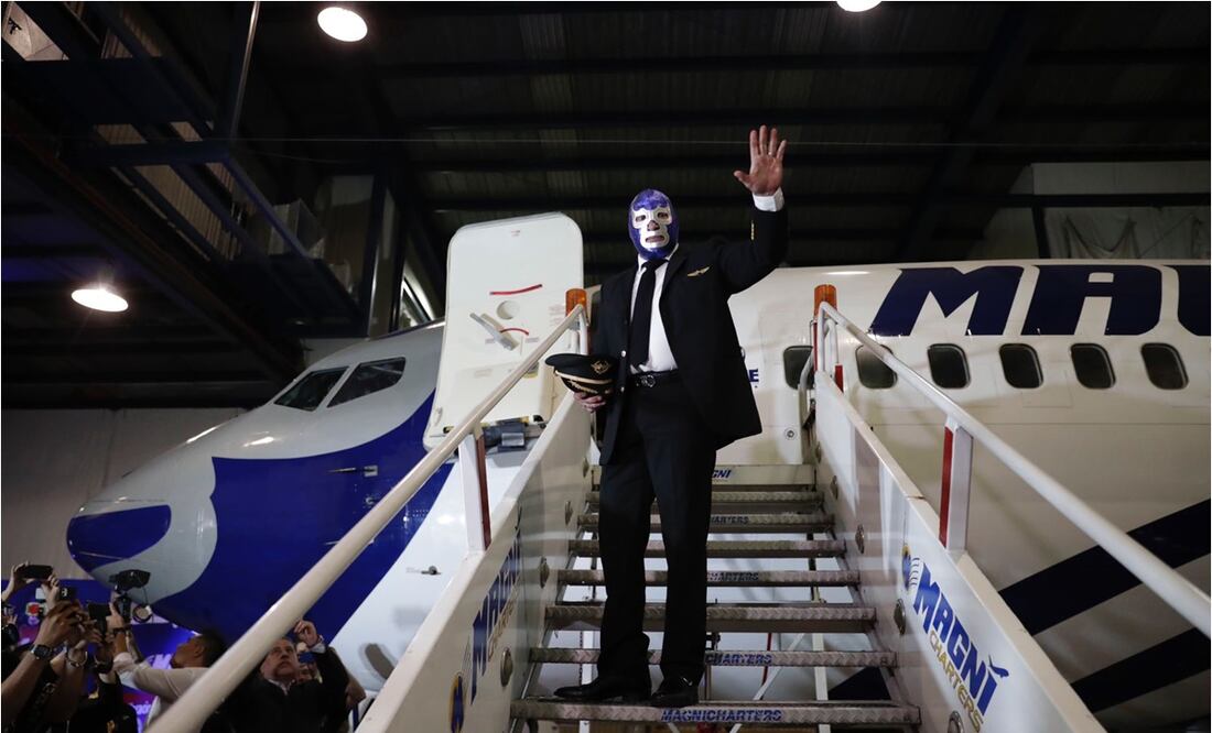 Blue Demon Jr presentó el avión de su padre