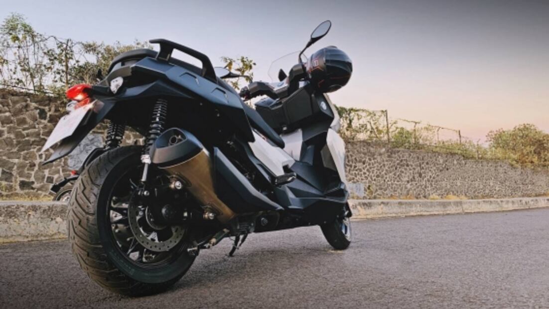 BMW Motorrad C400X: la motoneta como jamás pensaste