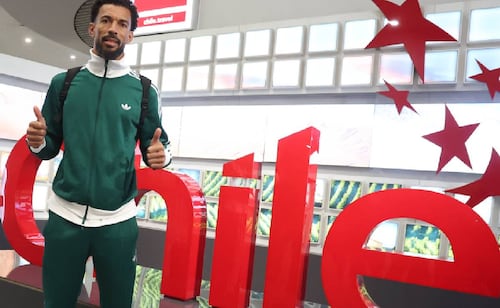 Vozinha es recibido por una multitud y se declara "muy feliz" de jugar en Colo Colo