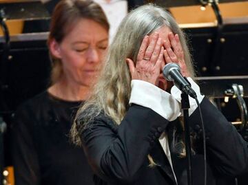 La emoción traicionó a Patti Smith en los Nobel