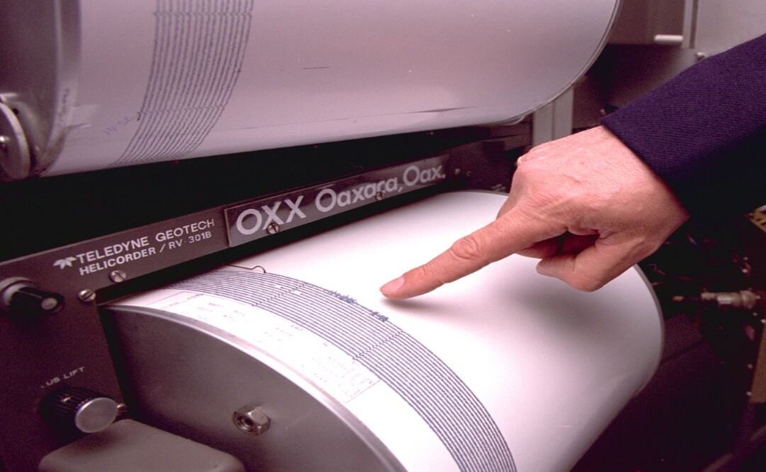 Seismograph records a slight tremor in Oaxaca, Mexico – Photo: Miguel Espinosa/EL UNIVERSAL