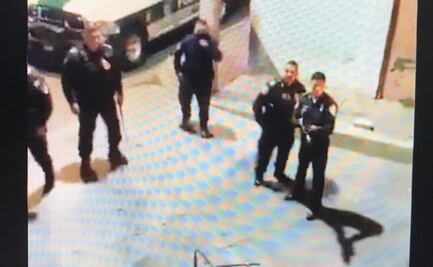 Captan en video a policía disparando balas de goma a jóvenes en Iztapalapa