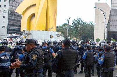 Instala CNTE plantón en Gobernación