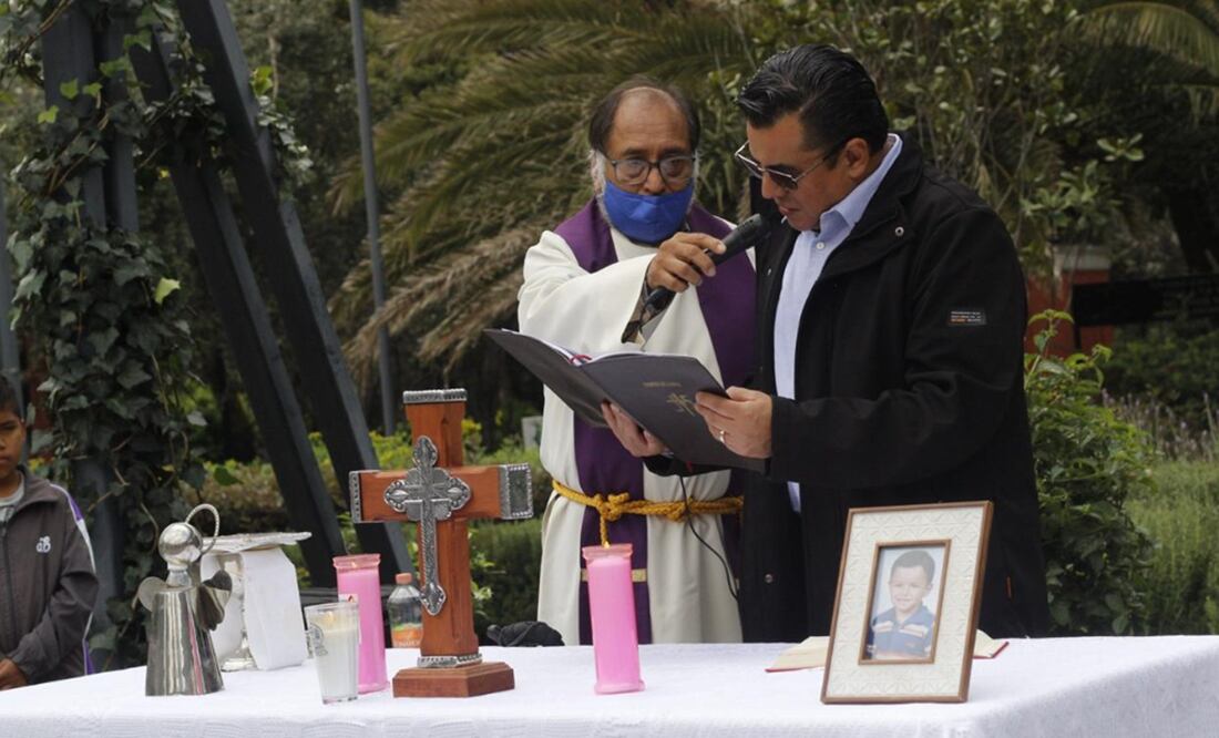 Familiares de los menores víctimas del Colegio Rebsamen organizaron una misa en el memorial construido en la Alameda Sur. Foto: Fernanda Zamora/EL UNIVERSAL