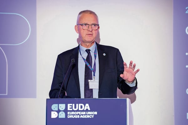 “Las Fuerzas Armadas, en la democracia, se quedan en cuarteles”: Alexis Goosdeel, director de la Agencia de la UE sobre Drogas