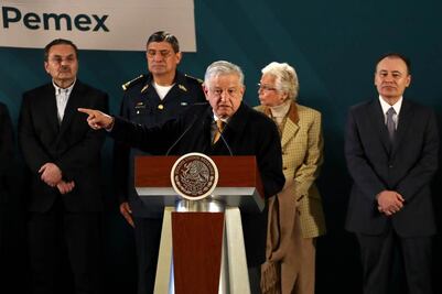 Ex directores de Pemex sabían del robo de combustible desde interior de la empresa: AMLO
