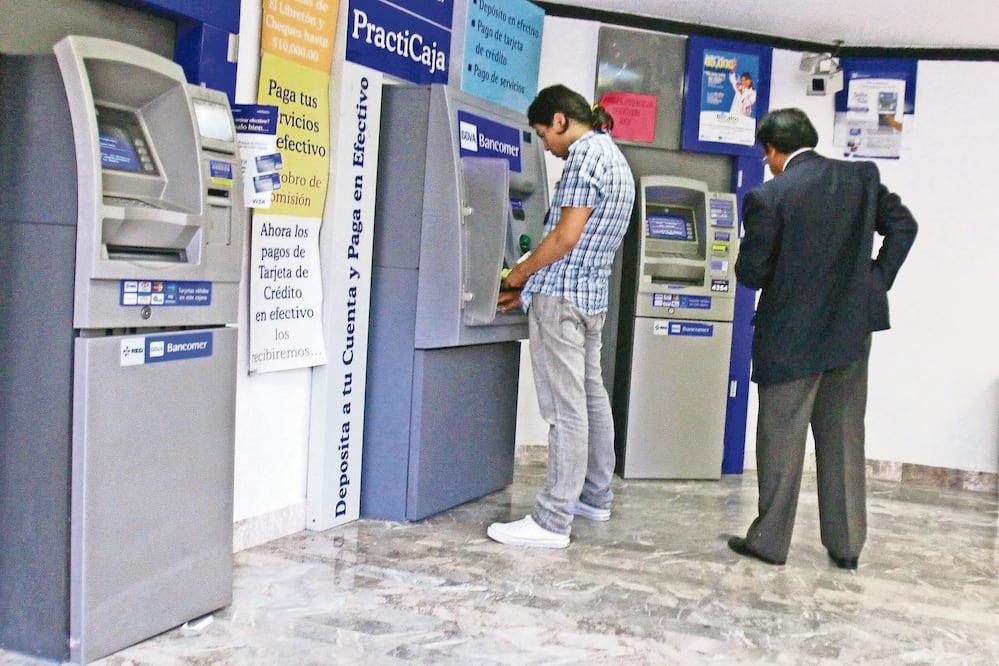 Aler ta. Eliminar algunas comisiones traería fuertes costos para el sector privado, dijo Intercam Casa de Bolsa. (ISAAC ESQUIVEL. CUARTOSCURO)