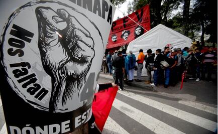 Padres de los 43 analizan reunión con Arely Gómez