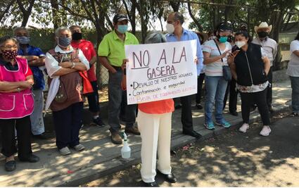 Habitantes de Naucalpan realizan clausura simbólica de gasera