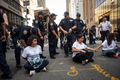 En Vivo. Protestan frente a la Torre Trump en NY por eliminación del DACA