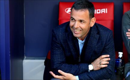 El técnico español Javier Calleja se suma a los candidatos del América