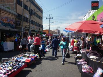 Reinstalan a comerciantes ambulantes en Tlalnepantla
