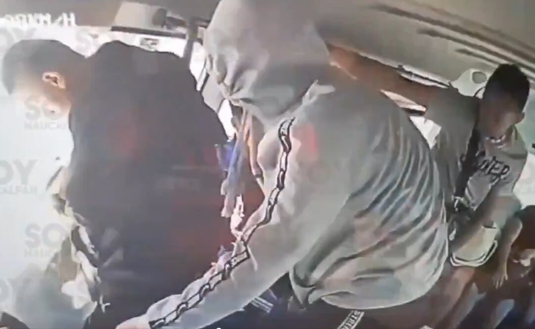 Asaltan a mano armada una combi en Naucalpan. Foto: Captura de video
