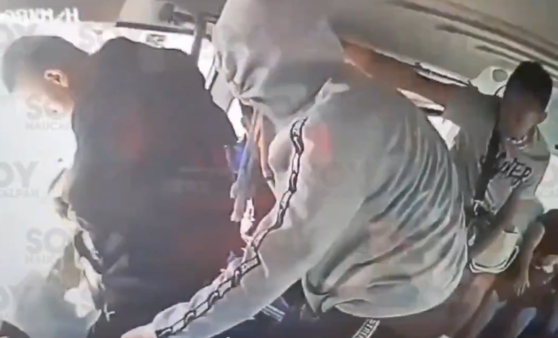 Asaltan a mano armada una combi en Naucalpan. Foto: Captura de video