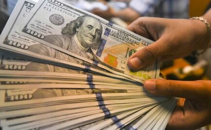 Se dispara dólar hasta los 19.55 pesos por renuncia de secretario de Hacienda