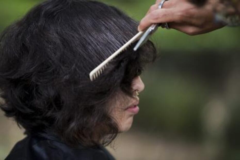 El peluquero que regala cortes a víctimas de violencia