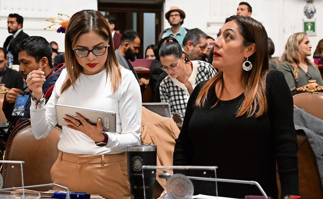 La coordinadora de Morena (der.) dijo que aún no tienen claro cómo elegirán los cargos judiciales en la CDMX. Foto: Especial