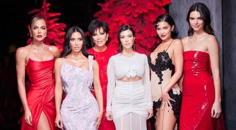 Acusan a Kim Kardashian de alterar las fotos familiares de Navidad: "Deja de usar Photoshop"