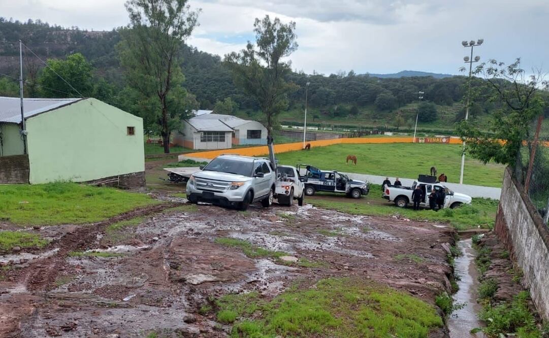 Durante el lunes las autoridades de los tres niveles de gobierno en Chihuahua informaron sobre la recuperación de tres vehículos con reporte de robo en Urique. Foto: Especial