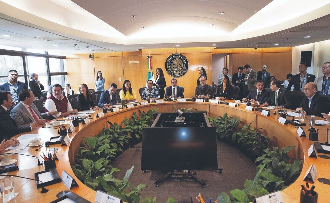 Rosa Icela Rodríguez, titular de la Segob, se reunió con integrantes de la Jucopo en la Cámara de Diputados para abordar los avances en la pesquisa sobre el rancho Izaguirre. Foto: Especial