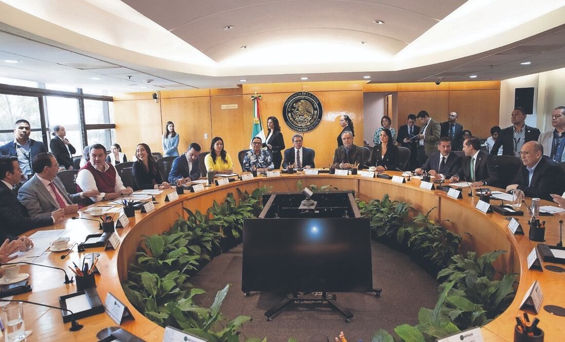 Rosa Icela Rodríguez, titular de la Segob, se reunió con integrantes de la Jucopo en la Cámara de Diputados para abordar los avances en la pesquisa sobre el rancho Izaguirre. Foto: Especial