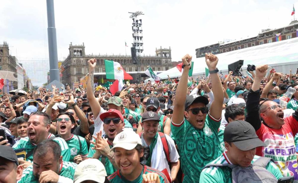 Así se vivió el partido inaugural de la Copa del Mundo en el Fan Fest del Zócalo. Foto: Gabriel Pano / EL UNIVERSAL