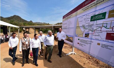 AMLO se compromete a terminar carretera Durango-Culiacán