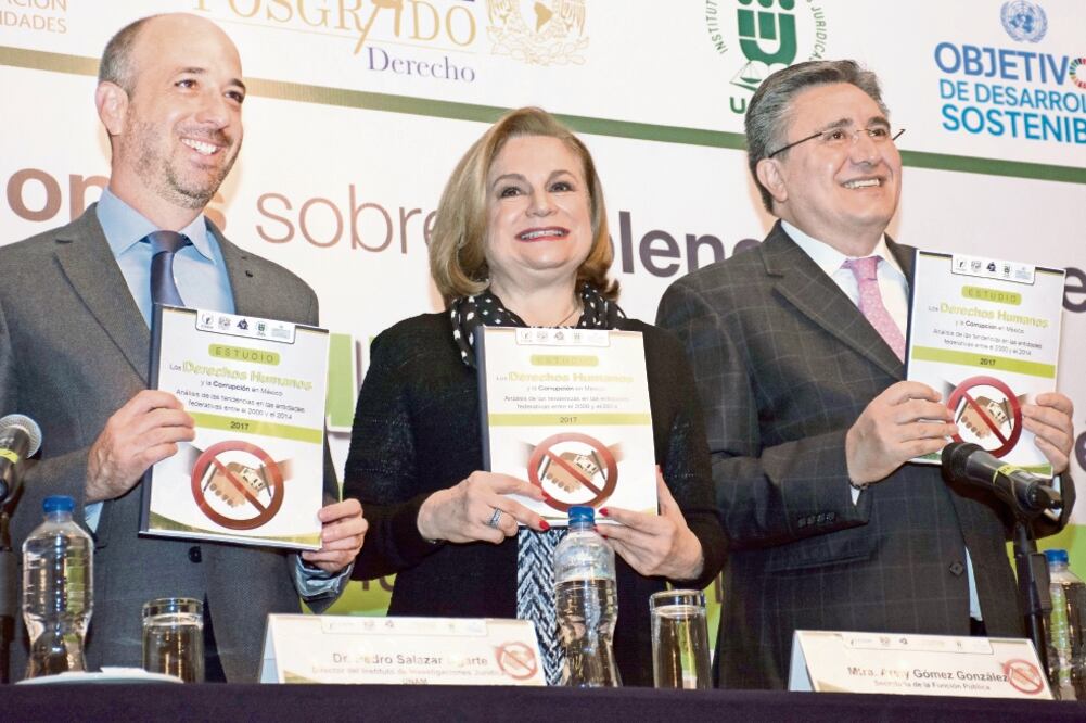 Pedro Salazar, director del IIJ de la UNAM; Arely Gómez, titular de la SFP y Luis Raúl González, presidente de la CNDH, en la inauguración del foro. (MARIO JASSO. CUARTOSCURO)