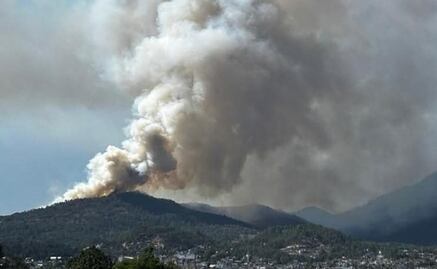 Reportan incendio forestal fuera de control en Tlaxiaco, Oaxaca; rachas de viento dificultan acciones de bomberos