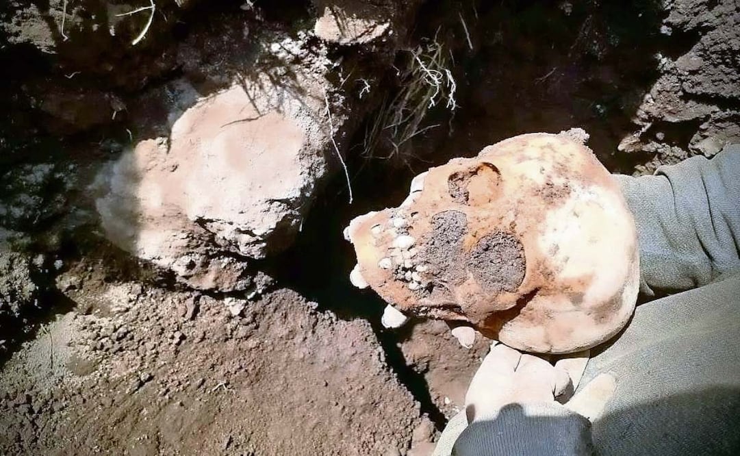 Figurillas, braseros, conchas, objetos de obsidiana y hasta restos humanos, que podrían corresponder al periodo Clásico, han sido extraídos de forma ilegal en los alrededores de Chalco. Foto: FACEBOOK DE SEÑOR BLUE