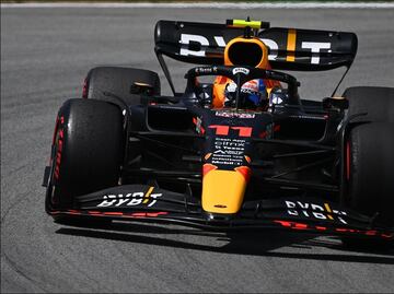 Checo Pérez sube al podio en segundo lugar; Max Verstappen gana el GP de España
