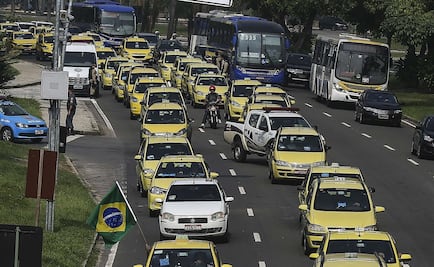 Protesta de taxistas contra Uber colapsa Río de Janeiro