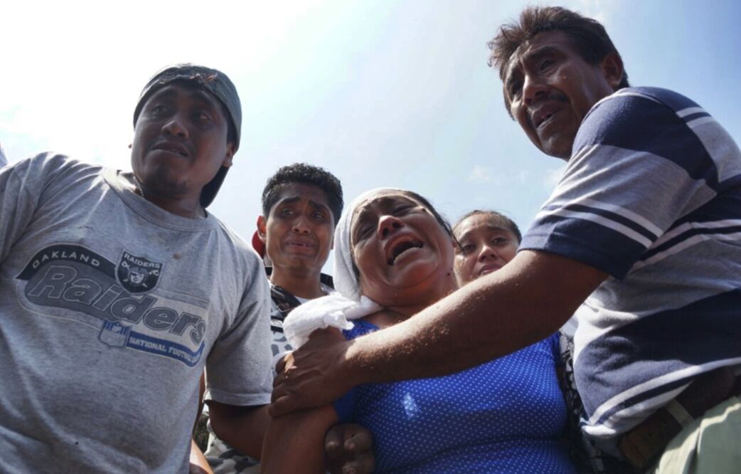 Entierro de Gerardo Molina quien murió durante el sismo en Juchitán. Foto: Edwin Hernández/EL UNIVERSAL