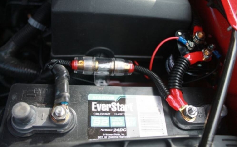 Cinco sencillos pasos para desconectar la batería del auto